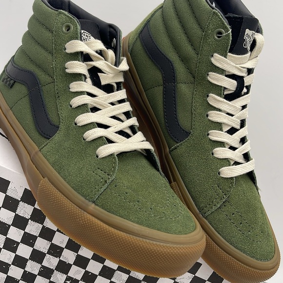 Vans WMNS Skate Sk8-Hi Green/Gum
VN0A5FCC17P
Sneakersers - Picture 6 of 16